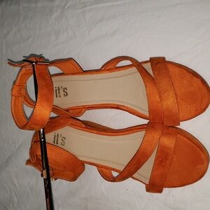 Its womens orange wedge heel size 10 nwt